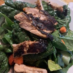 O'malleys on Cayuga Lake - Salad with grilled chicken
