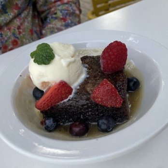 Drake Devonshire - Toffee dessert...yummy - Hotels Near Me - Wellington, Ontario
