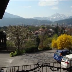 Pension Paula - Blick vom Zimmer auf Innsbruck / View from the Room onto Innsbruck