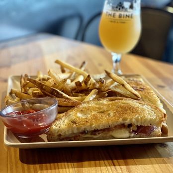 The Bine Beer & Food - Bacon grilled cheese - Beer Bar Near Me - Bothell, Washington