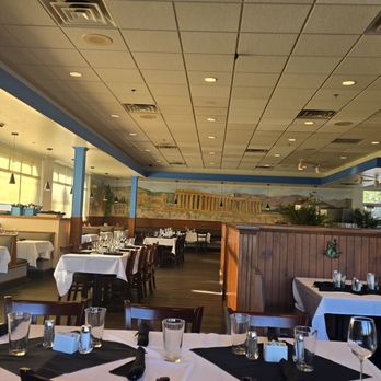 Stephens Grill - Spacious, but empty. - Greek Near Me - Camarillo, California Stephens Grill - Spacious, but empty. - Greek Near Me - Camarillo, California