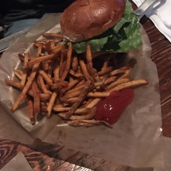 Bronx Alehouse - Classic burger with hand cut fries - American Near Me - Bronx, New York