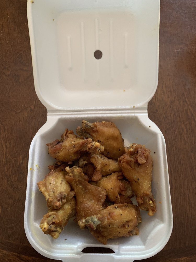 A TOWN WINGS 44 Photos & 33 Reviews Chicken Wings 3999 Austell