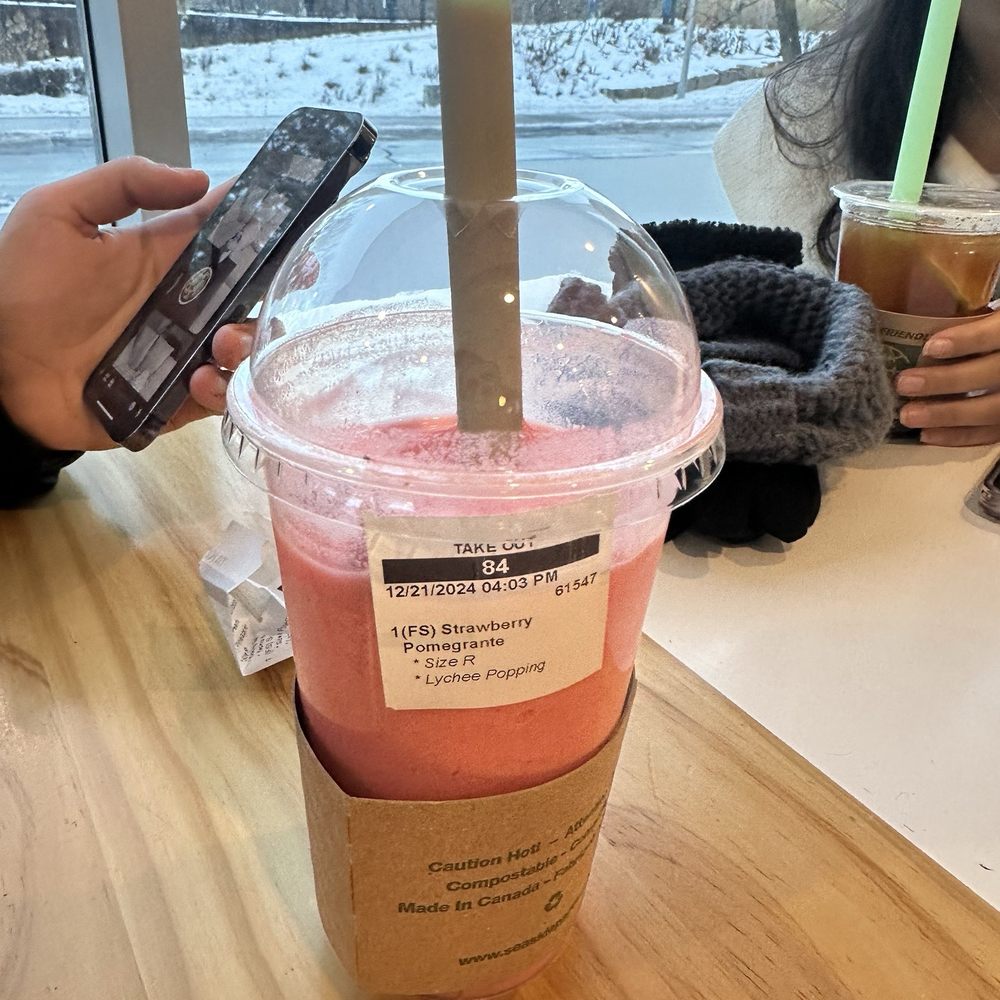 Frutta Gala - Strawberry Pomegranate Smoothie - Bubble Tea Near Me - Calgary, Alberta Frutta Gala - Strawberry Pomegranate Smoothie - Bubble Tea Near Me - Calgary, Alberta