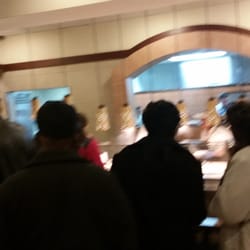 K&W Cafeteria - Crowded at the K&W tonight. 2 1/2 stars, really? Yankees don't know good food.