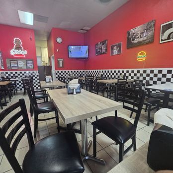 Sliders Burger - Sitting area - Burgers Near Me - San Jose, California Sliders Burger - Sitting area - Burgers Near Me - San Jose, California