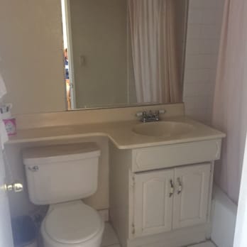 Grand Inn - Super tiny bathroom for a big and tall family. Sink had toothpaste stuck to it like it had not been cleaned after the previous guest. - Hotels Near Me - Fullerton, California Grand Inn - Super tiny bathroom for a big and tall family. Sink had toothpaste stuck to it like it had not been cleaned after the previous guest. - Hotels Near Me - Fullerton, California
