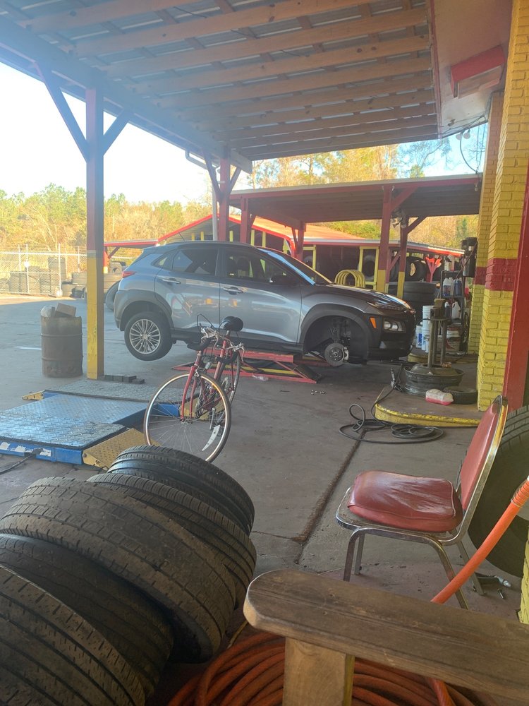 LEWIS MURRAY TIRE & ROAD SERVICE Updated May 2024 21 Photos 3827