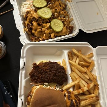 Sam's Hot Chicken - Slider - Food Trucks Near Me Sam's Hot Chicken - Slider - Food Trucks Near Me