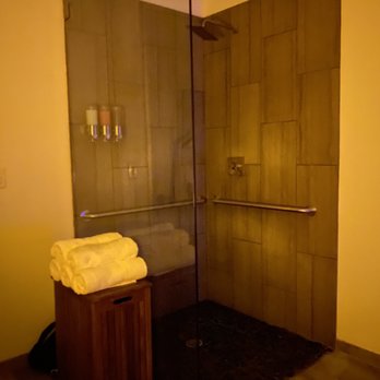 Nava De Massage - Shower in the treatment/massage room - Massage Therapy Near Me - Houston, Texas Nava De Massage - Shower in the treatment/massage room - Massage Therapy Near Me - Houston, Texas