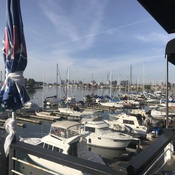 Quinn's Lighthouse - Seafood Near Me - Oakland, California