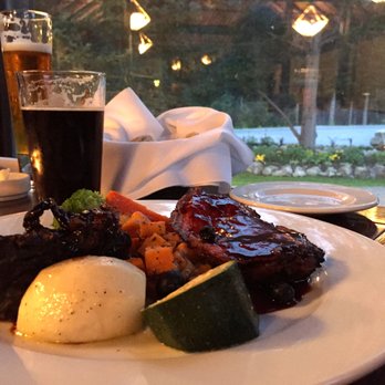 Deer Lodge - Hotels Near Me - Lake Louise, Alberta