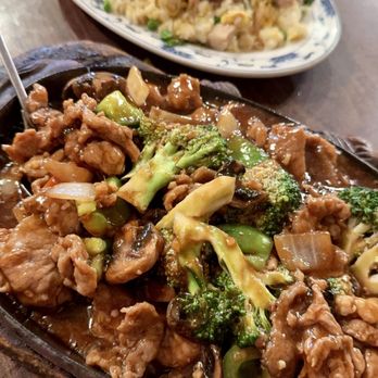 Ching Yen - Sizzling Beef Iron Plate and Chicken Fried Rice - Szechuan Near Me - Bakersfield, California Ching Yen - Sizzling Beef Iron Plate and Chicken Fried Rice - Szechuan Near Me - Bakersfield, California