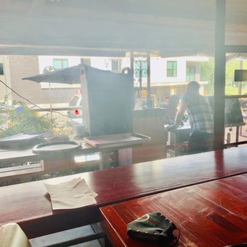 Salty Sow - Outside is where you order your food then they bring it out to you - American Near Me - Austin, Texas