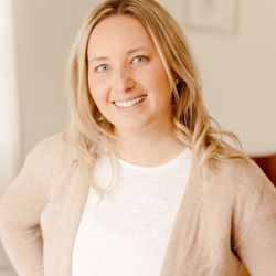 Nurture Omaha - Meet the owner - Melanie Horstman, BS-MCH, IBCLC, RLC, CPST