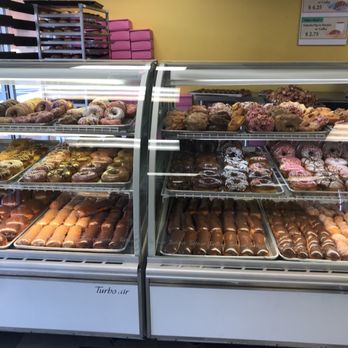 Dee's Donuts - Counter - Donuts Near Me - Las Vegas, Nevada