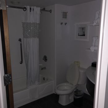 Hampton Inn & Suites Newtown - Hotels Near Me - Yardley, Pennsylvania