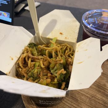 honeygrow - Serrano Chili Stir Fry - Salad Near Me - Hunt Valley, Maryland honeygrow - Serrano Chili Stir Fry - Salad Near Me - Hunt Valley, Maryland