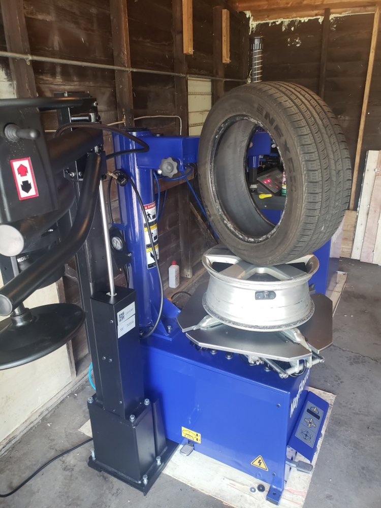 AL’S TIRE INSTALL & BRAKE SERVICE Mayfield Heights, Ohio Tires