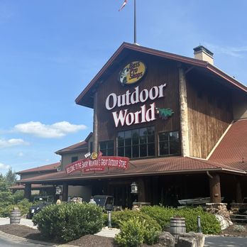 Bass Pro Shops - Outside - Outdoor Gear Near Me - Kodak, Tennessee