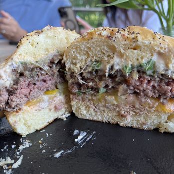 Ashby Inn & Restaurant - Wagyu burger - New American Near Me - Paris, Virginia