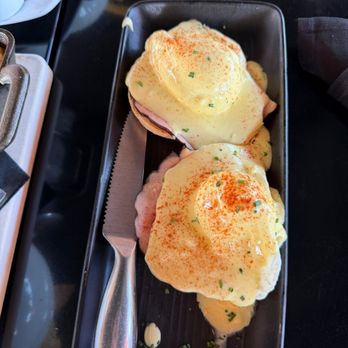 The Cottage - Eggs Benedict - Cocktail Bars Near Me - Bothell, Washington