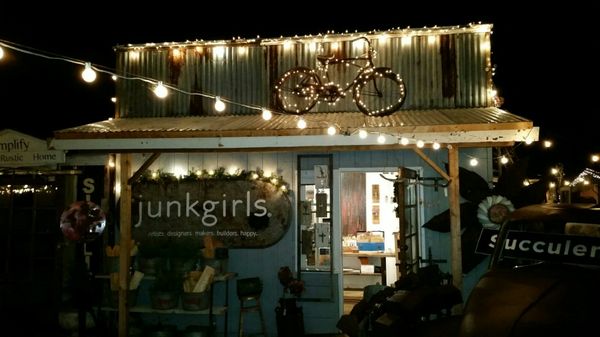Junkgirls by null