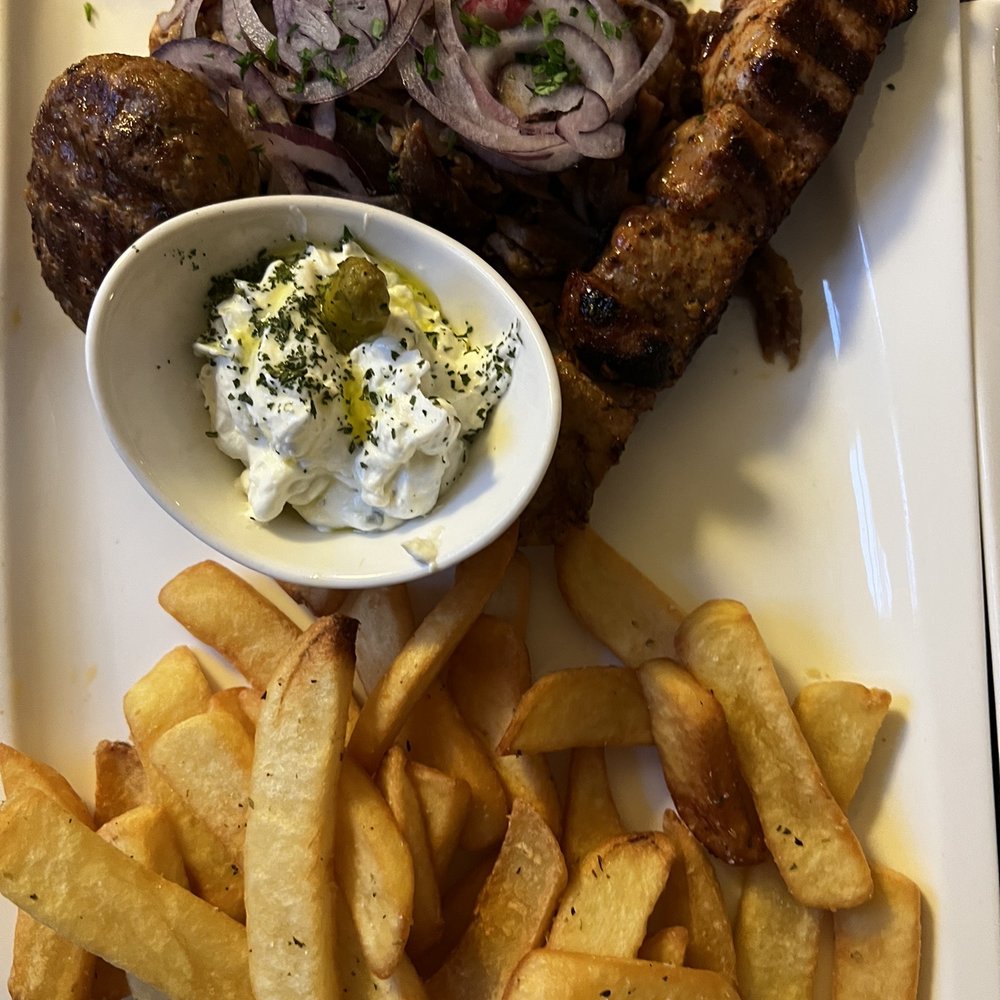 Haus Höh - Meat combo dish called Pikilia Kreaton - Greek Near Me - Thaleischweiler-Froeschen, RP