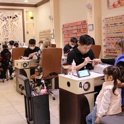 Happy Nail & Spa