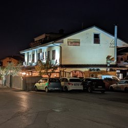 La Cantina da Caino - Restaurant lit up at night