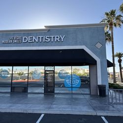 Las Vegas Modern Smiles Dentistry - Las Vegas Modern Smiles Dentistry parking lot view