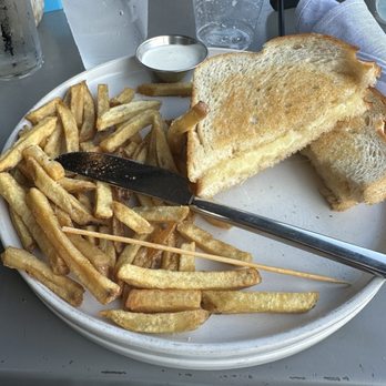 1909 - Kid's grilled cheese - Bars Near Me - Temecula, California