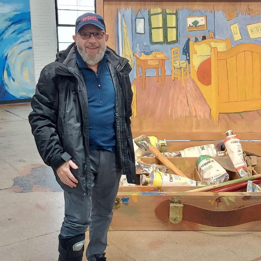 Immersive Van Gogh Exhibit - Lobby selfie - Art Museums Near Me - Cleveland, Ohio