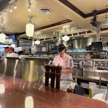Pappadeaux Seafood Kitchen - Ambiance - Seafood Near Me - Dallas, Texas