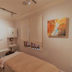 Inlet Wellness Gallery - Inlet Wellness Gallery treatment room