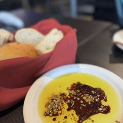 Mama Mia Italian Restaurant - Bread with olive oil and garlic
