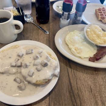Bobbie's Southern Kitchen - Biscuit SOS Combo - American Near Me - San Antonio, Texas Bobbie's Southern Kitchen - Biscuit SOS Combo - American Near Me - San Antonio, Texas