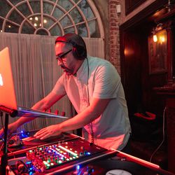 West Coast DJ's
