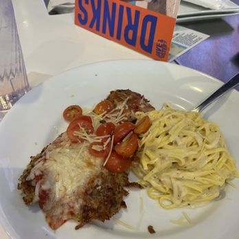 Dave & Buster's Ala Moana - Chicken Parm A+++++++ - Arcades Near Me - Honolulu, Hawaii