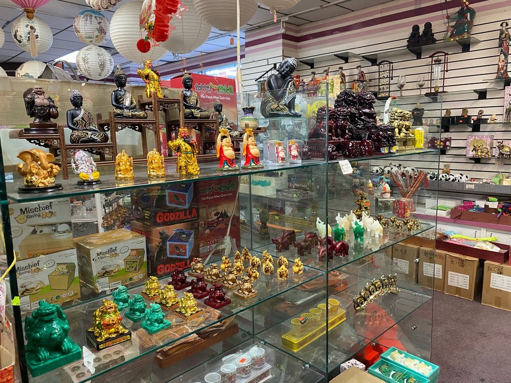 GIFTS R US Updated August 2024 14 Photos 2220 S Wentworth Ave