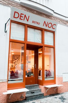 Den Noc by null