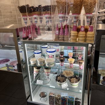 Baskin-Robbins - Display case - Ice Cream & Frozen Yogurt Near Me - Honolulu, Hawaii Baskin-Robbins - Display case - Ice Cream & Frozen Yogurt Near Me - Honolulu, Hawaii