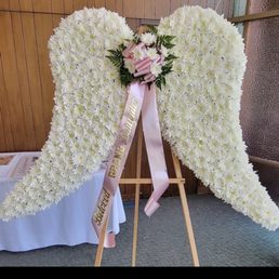 funeral arrangement angel wings