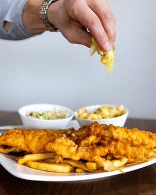 Lakeshore Cafe Bar & Grill by null