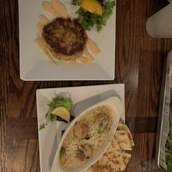 Bubba Gumbo's - Delishes crab cake and scallops