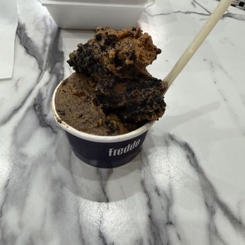 Freddo - Dulce de Leche w Oreos - Gelato Near Me - Las Vegas, Nevada