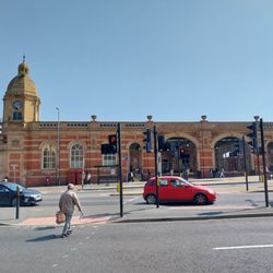 Leicester Station - Outside