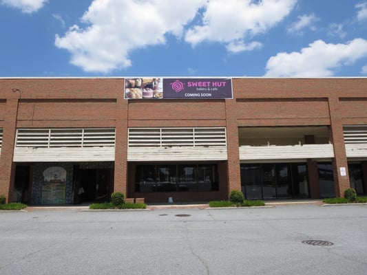 Sweet Hut Bakery & Cafe by null