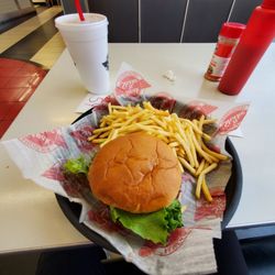 Steak ’n Shake - Burger and fries combo