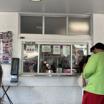 Leonard's Bakery - Bakeries Near Me - Honolulu, Hawaii